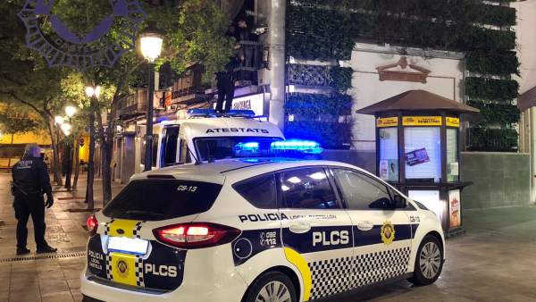 LA POLICÍA LOCAL DETIENE A DOS MENORES LA POLICÍA LOCAL DETIENE A DOS MENORES
