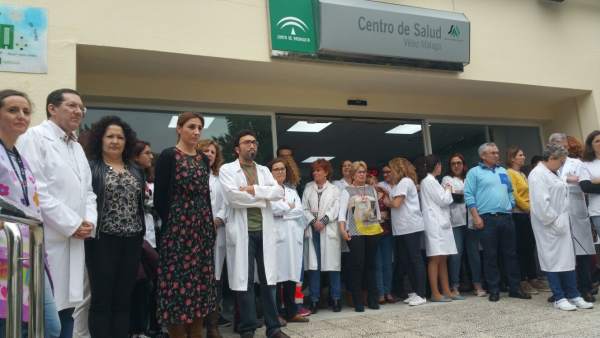 Concentración de condena por agresión sanitaria Concentración de condena por agresión sanitaria