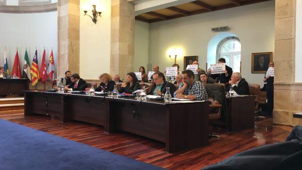 El pleno de la Diputaciónd e Lugo reprueba a su presidente El pleno de la Diputaciónd e Lugo reprueba a su presidente