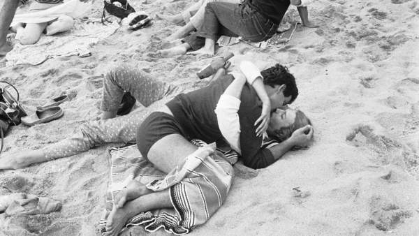 Fotografía de Xavier Miserachs, perteneciente a su famosa serie 'Costa Brava Show' Fotografía de Xavier Miserachs, perteneciente a su famosa serie 'Costa Brava Show'