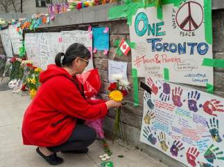 Memorial por las víctimas del atropello múltiple en Toronto