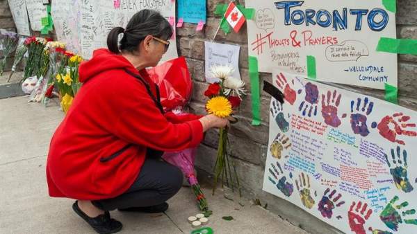 Memorial por las víctimas del atropello múltiple en Toronto Memorial por las víctimas del atropello múltiple en Toronto