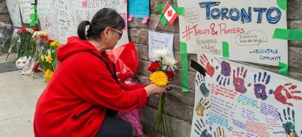 Memorial por las víctimas del atropello múltiple en Toronto