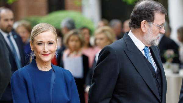 La expresidenta de la Comunidad de Madrid, Cristina Cifuentes, y el presidente del Gobierno, Mariano Rajoy. La expresidenta de la Comunidad de Madrid, Cristina Cifuentes, y el presidente del Gobierno, Mariano Rajoy.