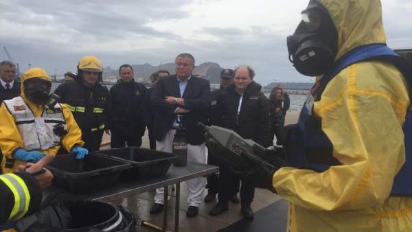 Bernabé durante el ejercicio de simulacro de incendio en un buque Bernabé durante el ejercicio de simulacro de incendio en un buque