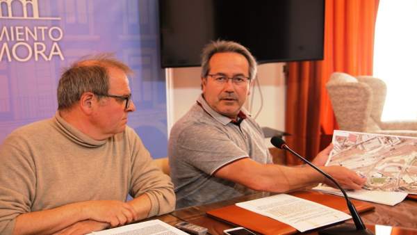 Guarido y el concejal de Comercio, en rueda de prensa. Guarido y el concejal de Comercio, en rueda de prensa.