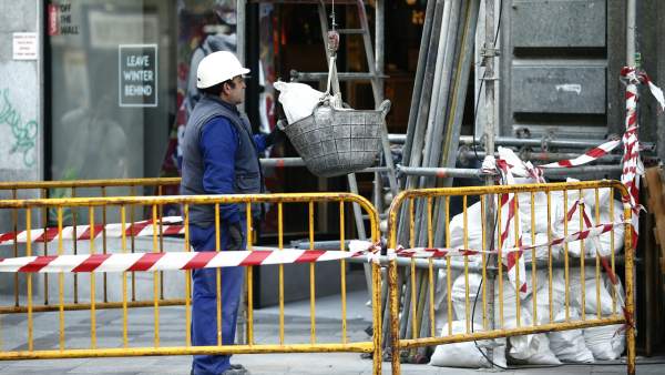 Un trabajador de la construcción Un trabajador de la construcción