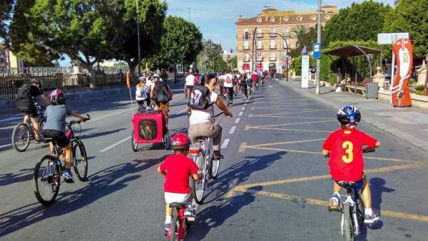 Bicifestación para reivindicar la implantación de medidas de promoción de bici Bicifestación para reivindicar la implantación de medidas de promoción de bici