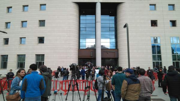 Expectación en el Palacio de Justicia ante la sentencia sobre 'La Manada'. Expectación en el Palacio de Justicia ante la sentencia sobre 'La Manada'.