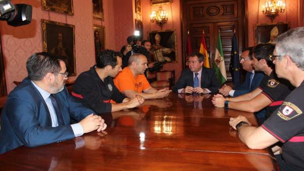 El alcalde de Sevilla, Juan Espadas, se reúne con los bomberos de Proem-AID El alcalde de Sevilla, Juan Espadas, se reúne con los bomberos de Proem-AID