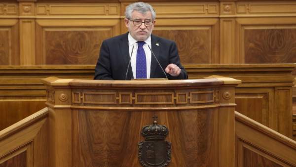Consejero Educación, Ángel Felpeto, en pleno Cortes Consejero Educación, Ángel Felpeto, en pleno Cortes