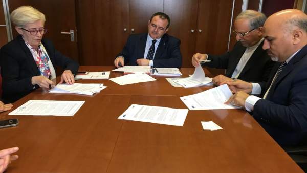 Firma convenios con Irán Firma convenios con Irán