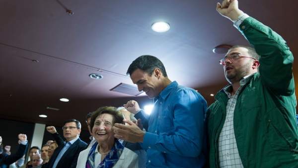 Adrián Barbón, a la derecha, junto a Pedro Sánchez Adrián Barbón, a la derecha, junto a Pedro Sánchez