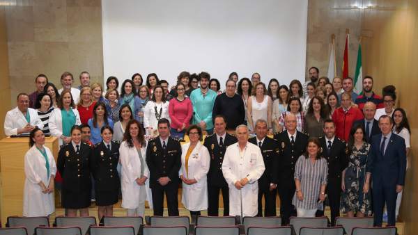 Autoridades y sanitarios, durante las jornadas Autoridades y sanitarios, durante las jornadas