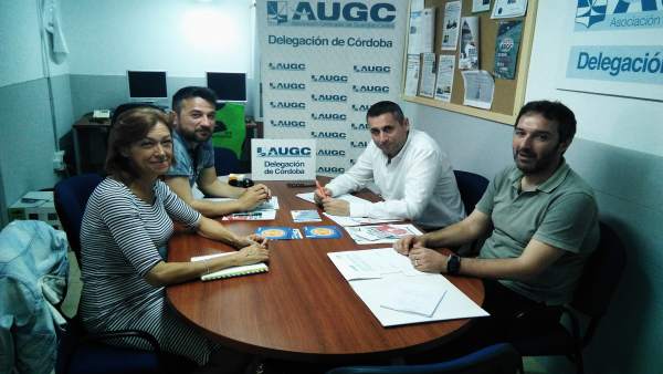 Responsables de AUGC y Córdoba Acoge durante el encuentro mantenido Responsables de AUGC y Córdoba Acoge durante el encuentro mantenido