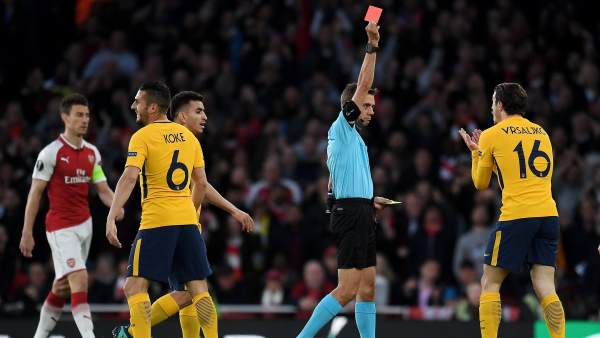 Roja a Vrsaljko en el Arsenal - Atlético Roja a Vrsaljko en el Arsenal - Atlético