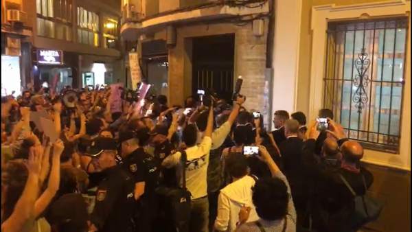 Protesta en contra de Rafael Catalá por la sentencia de 'La Manada' Protesta en contra de Rafael Catalá por la sentencia de 'La Manada'