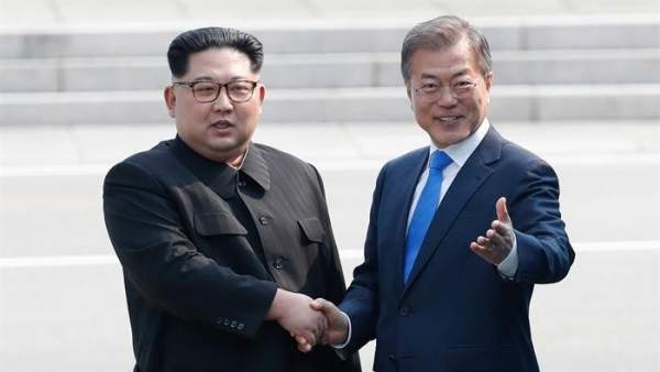 Moon Jae-in y Kim Jong-un Moon Jae-in y Kim Jong-un