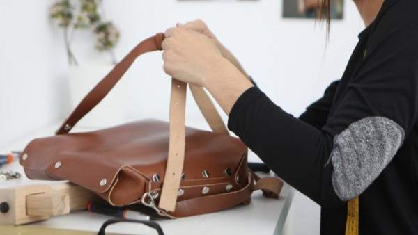 Bolsos de piel para apoyar a mujeres en riesgo de exclusión Bolsos de piel para apoyar a mujeres en riesgo de exclusión