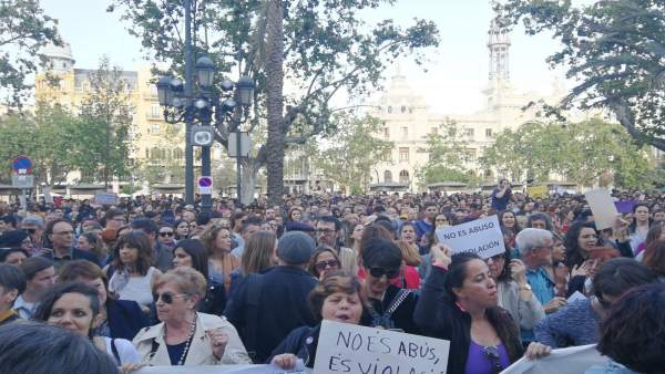 Oltra sobre la sentència a 'La Manada': "No és abús, és violació" Oltra sobre la sentència a 'La Manada': "No és abús, és violació"