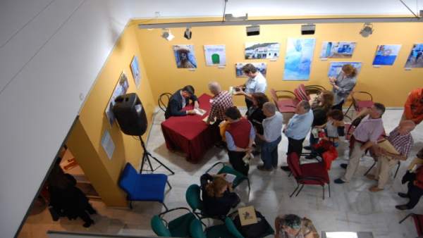 Presentación de 'Dolmen' en Valencina de la Concepción Presentación de 'Dolmen' en Valencina de la Concepción