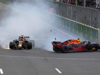Accidente de Verstappen y Ricciardo en Azerbaiyán.