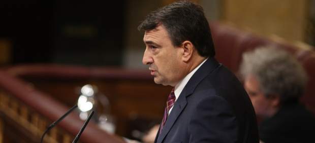 Aitor Esteban interviene durante el debate de totalidad de los Presupuestos