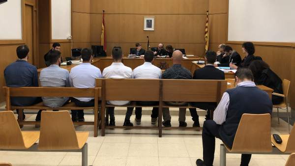 Juicio a siete mossos por agredir a detenidos por Can Vies Juicio a siete mossos por agredir a detenidos por Can Vies