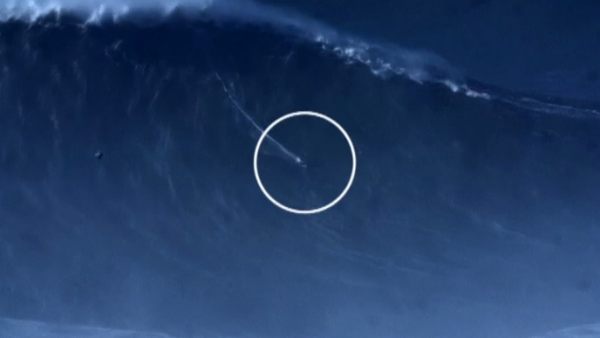 Un brasileño bate el récord de la ola más alta surfeada