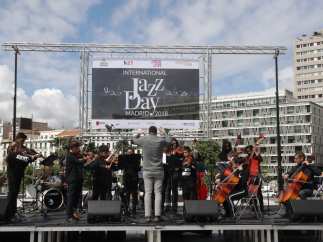 Una de las bandas de jazz que participan en el I International Jazz Day Madrid que el Ayuntamiento de Madrid organiza en la plaza de Colón