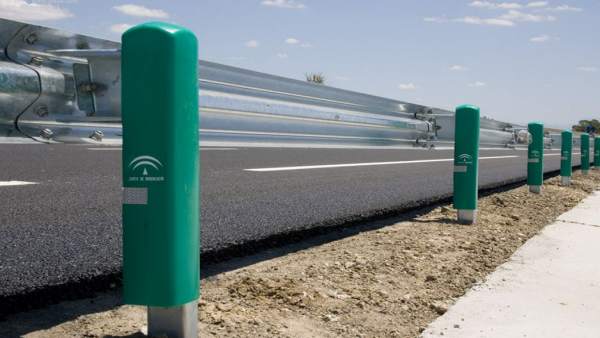 Sistema de protección para motoristas en carreteras andaluzas. Sistema de protección para motoristas en carreteras andaluzas.