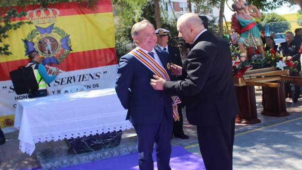 Moragues recibe la Gran Cruz Moragues recibe la Gran Cruz