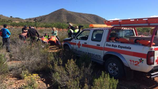 Los efectivos de Cruz Roja en Águilas durante el rescate Los efectivos de Cruz Roja en Águilas durante el rescate