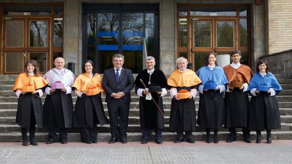 Los seis doctores premiados. Los seis doctores premiados.