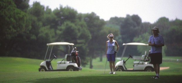 Golf turismo deporte práctica málaga costa del sol verde cesped segmento turismo