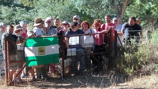 Movilización ante un camino público usurpado. Movilización ante un camino público usurpado.