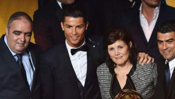 Cristiano Ronaldo con su madre Cristiano Ronaldo con su madre