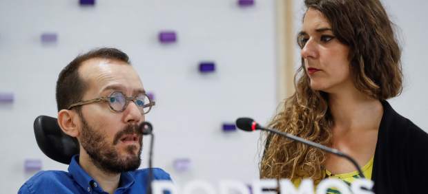 El secretario de Organización y la coportavoz de la dirección de Podemos, Pablo Echenique y Noelia Vera, en la sede del partido.