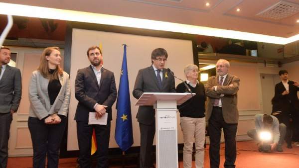 Meritxell Serret, Toni Comín, Carles Puigdemont, Clara Ponsatí y Lluís Puig Meritxell Serret, Toni Comín, Carles Puigdemont, Clara Ponsatí y Lluís Puig