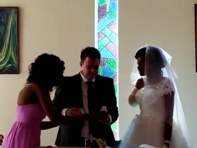 Un cocodrilo arranca el brazo a la novia