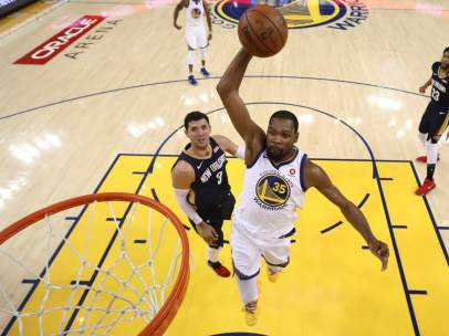Kevin Durant y Nikola Mirotic