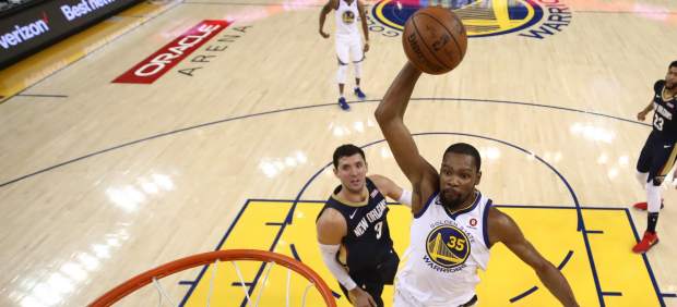 Kevin Durant y Nikola Mirotic