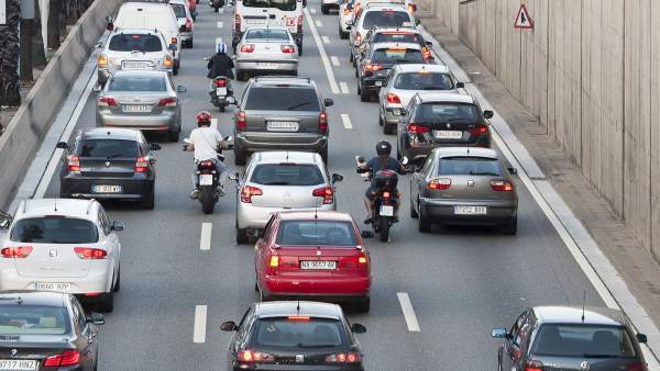 Motos en uno de los accesos viarios a la ciudad de Barcelona. Motos en uno de los accesos viarios a la ciudad de Barcelona.