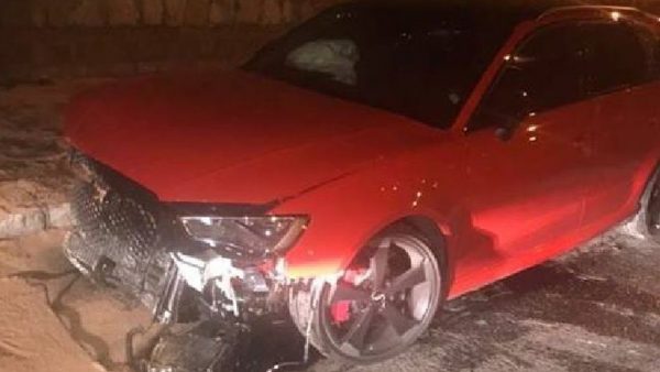 Coche tras un accidente Coche tras un accidente