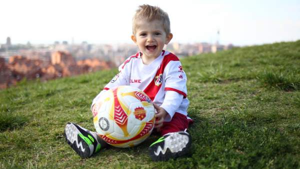 El pequeño rayista que lucha contra la cistinosis El pequeño rayista que lucha contra la cistinosis