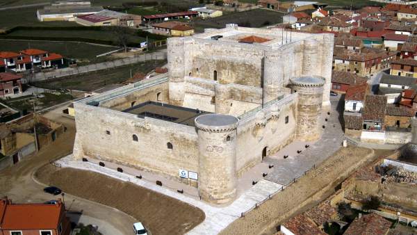 El Castillo de los Sarmiento, de Fuentes de Valdepero 9-5-2018 El Castillo de los Sarmiento, de Fuentes de Valdepero 9-5-2018