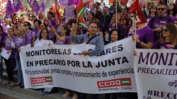 Monitores escolares se manifiestan Monitores escolares se manifiestan