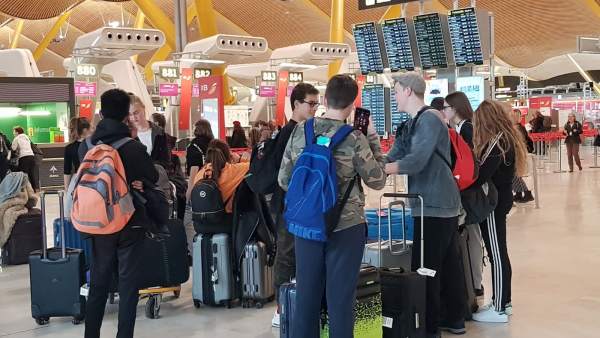Turistas en el aeropuerto de Barajas Turistas en el aeropuerto de Barajas