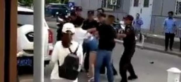 Mujeres agredidas en China