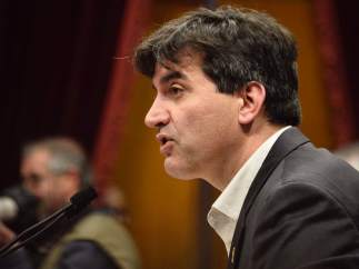 El diputado de ERC, Sergi Sabrià, durante el pleno de investidura de Quim Torra.